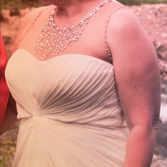 David’s Bridal wedding dress - Picture 3 of 6